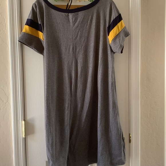 Dress - Picture 6 of 6